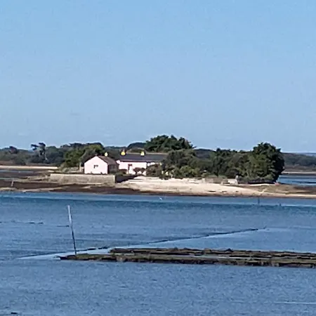 Au Calme, Les Pieds Dans L'eau, 106 Route De La Pointe De Ruault 56370 Apartment *